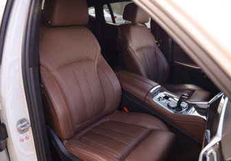 Подержанный автомобиль BMW X6 2020 года (31 фото)