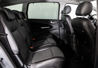 Подержанный автомобиль Ford S-MAX 2008 года (14 фото)