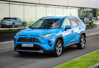 Подержанный автомобиль Toyota RAV4 2021 года (3 фото)