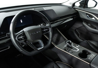 Подержанный автомобиль Omoda C5 2023 года (11 фото)