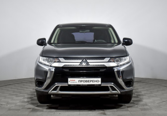 Подержанный автомобиль Mitsubishi Outlander 2019 года (2 фото)