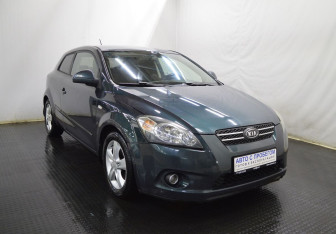 Подержанный автомобиль Kia Ceed Hatchback 2009 года (3 фото)