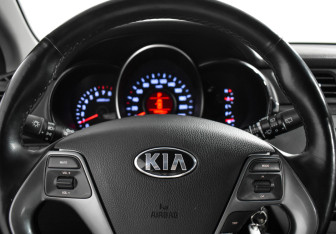 Подержанный автомобиль Kia Rio Hatchback 2016 года (17 фото)