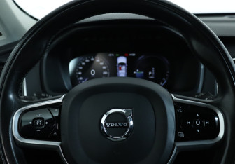 Подержанный автомобиль Volvo XC90 2020 года (18 фото)