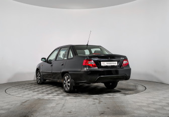 Подержанный автомобиль Daewoo Nexia Sedan 2012 года (7 фото)
