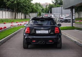 Подержанный автомобиль MINI Hatch 2020 года (7 фото)