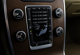 Подержанный автомобиль Volvo XC70 2014 года (15 фото)