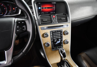 Подержанный автомобиль Volvo XC60 2017 года (16 фото)