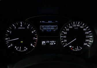 Подержанный автомобиль Nissan Pathfinder 2014 года (12 фото)