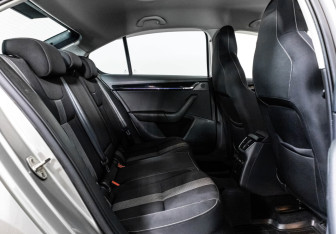 Подержанный автомобиль Skoda Octavia Liftback 2019 года (17 фото)