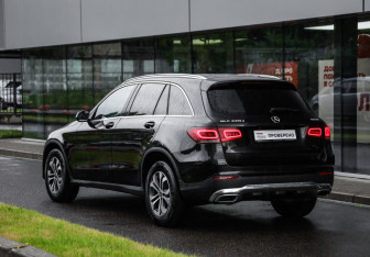 Подержанный автомобиль Mercedes-Benz GLC Coupe 2022 года (8 фото)