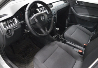 Подержанный автомобиль Skoda Rapid Liftback 2017 года (10 фото)