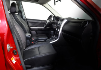 Подержанный автомобиль Suzuki Grand Vitara 2010 года (19 фото)