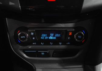 Подержанный автомобиль Ford Focus Sedan 2012 года (15 фото)