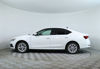 Подержанный автомобиль Skoda Octavia Liftback 2022 года (9 фото)