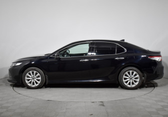 Подержанный автомобиль Toyota Camry Sedan 2019 года (8 фото)