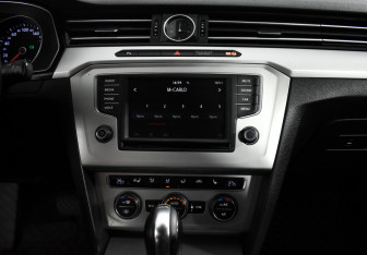 Подержанный автомобиль Volkswagen Passat Sedan 2015 года (16 фото)