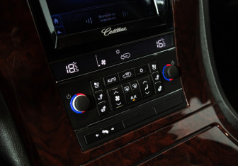 Подержанный автомобиль Cadillac Escalade Suv 2010 года (21 фото)