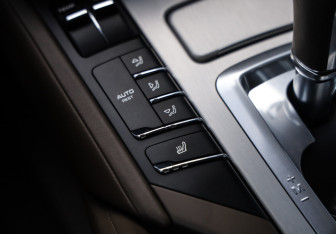 Подержанный автомобиль Porsche Cayenne 2010 года (17 фото)