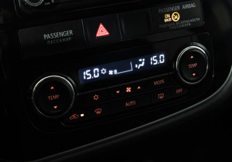 Подержанный автомобиль Mitsubishi Outlander 2012 года (17 фото)