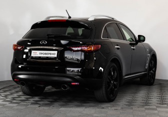 Подержанный автомобиль Infiniti QX70 2015 года (5 фото)