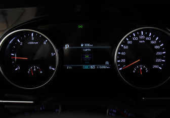 Подержанный автомобиль Kia Carnival 2021 года (11 фото)