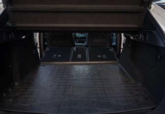 Подержанный автомобиль Jaguar F-Pace 2018 года (35 фото)