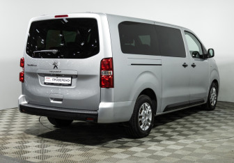Подержанный автомобиль Peugeot Traveller 2019 года (5 фото)
