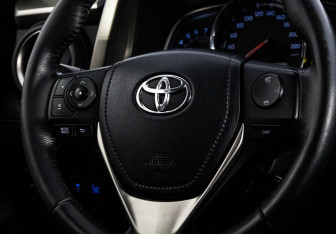 Подержанный автомобиль Toyota RAV4 2014 года (12 фото)