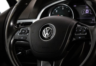 Подержанный автомобиль Volkswagen Touareg 2017 года (12 фото)