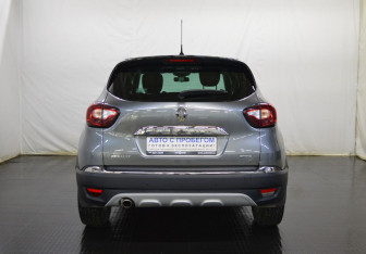 Подержанный автомобиль Renault Kaptur 2016 года (6 фото)