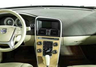 Подержанный автомобиль Volvo XC60 2012 года (14 фото)