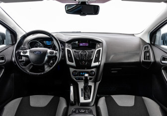 Подержанный автомобиль Ford Focus Hatchback 2012 года (10 фото)