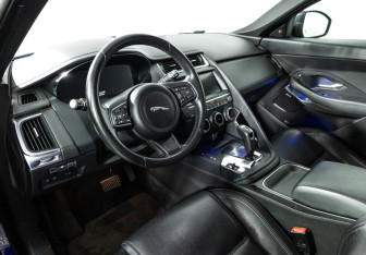 Подержанный автомобиль Jaguar E-Pace 2018 года (11 фото)