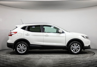 Подержанный автомобиль Nissan Qashqai 2014 года (4 фото)
