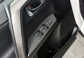 Подержанный автомобиль Toyota RAV4 2016 года (10 фото)