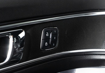 Подержанный автомобиль Ford Explorer 2018 года (16 фото)