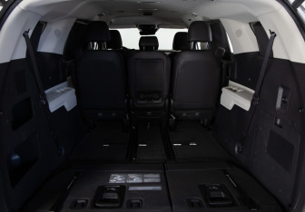 Подержанный автомобиль Kia Carnival 2022 года (28 фото)