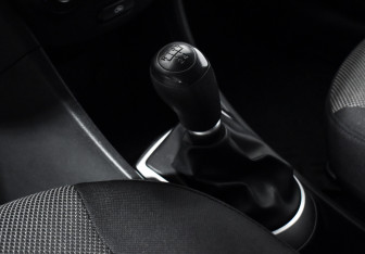Подержанный автомобиль Hyundai Solaris Hatchback 2012 года (11 фото)