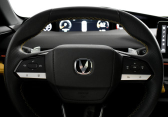 Подержанный автомобиль Changan UNI-V 2022 года (22 фото)