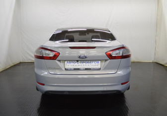 Подержанный автомобиль Ford Mondeo Sedan 2012 года (6 фото)