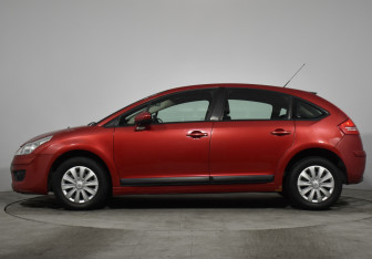 Подержанный автомобиль Citroen C4 Hatchback 2010 года (8 фото)