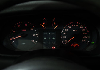 Подержанный автомобиль Renault Megane Sedan 2003 года (12 фото)