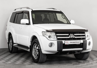 Подержанный автомобиль Mitsubishi Pajero 2011 года (3 фото)