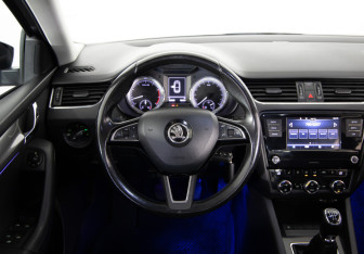 Подержанный автомобиль Skoda Octavia Liftback 2017 года (10 фото)