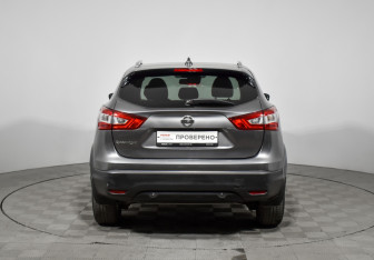 Подержанный автомобиль Nissan Qashqai 2017 года (6 фото)