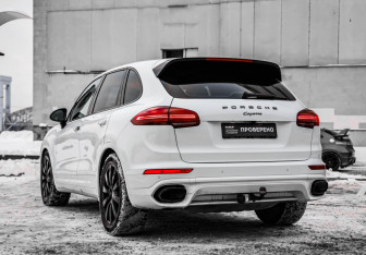 Подержанный автомобиль Porsche Cayenne 2016 года (9 фото)