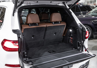 Подержанный автомобиль BMW X7 2021 года (39 фото)