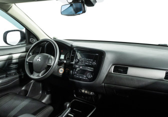Подержанный автомобиль Mitsubishi Outlander 2017 года (9 фото)