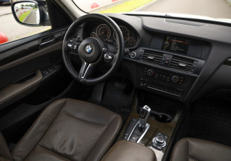 Подержанный автомобиль BMW X3 2012 года (10 фото)